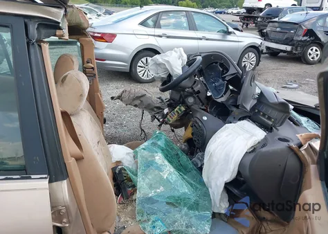 1997 Ford Escort Lx z USA, uszkodzony, nr VIN 3FALP15P2VR146952